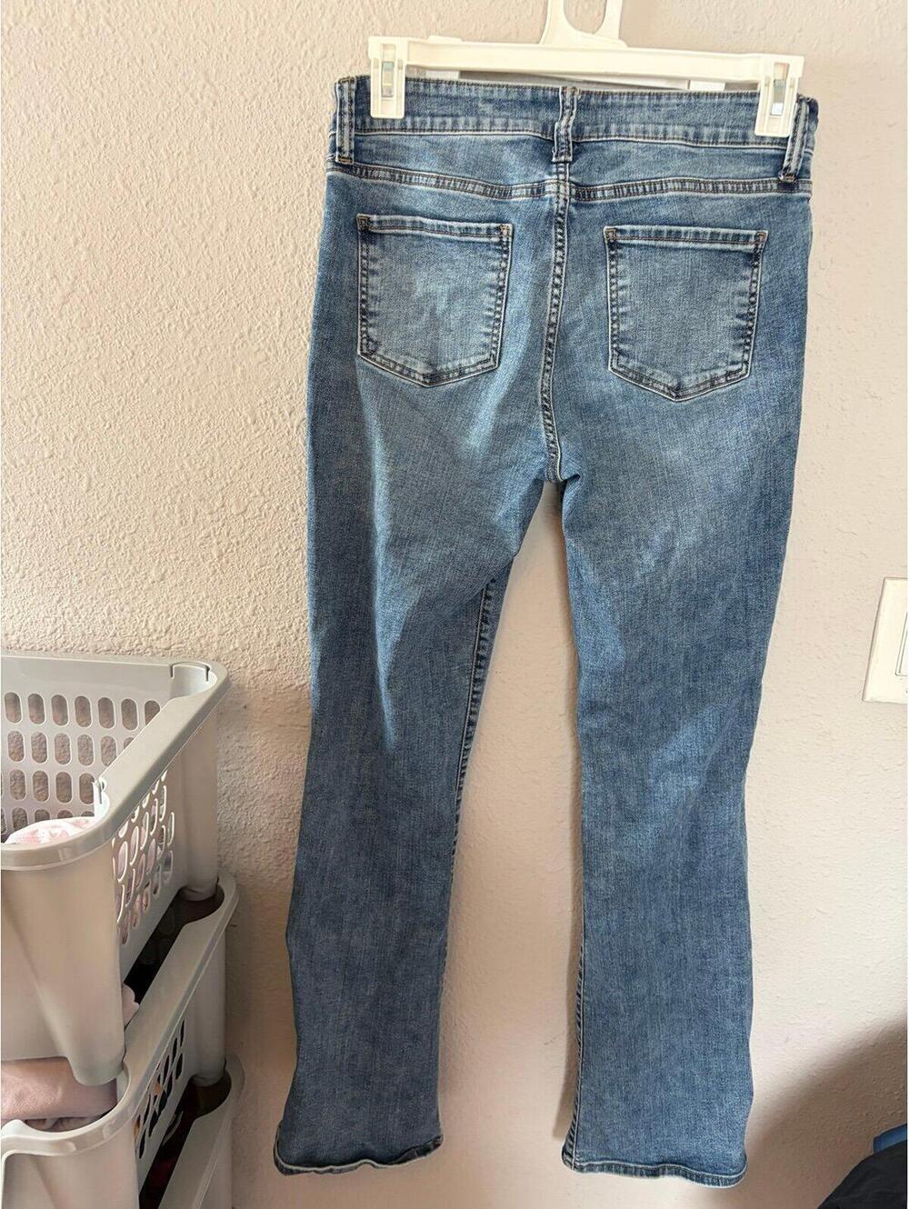 Kut from the Kloth Natalie Fab Ab Bootcut Jeans size 10. Inseam is 32in - Picture 3 of 4